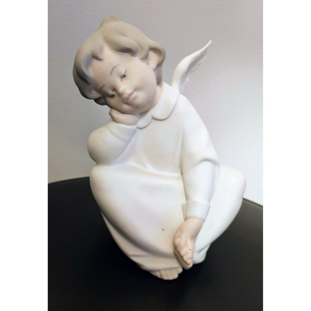 Lladro Angel Dreaming Statue 01004961 (Matte‎ Finish) 6" Tall